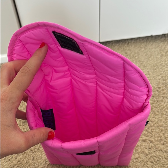 BAGGU Bright Pink Quilted Sleeve - Picture 3 of 4
